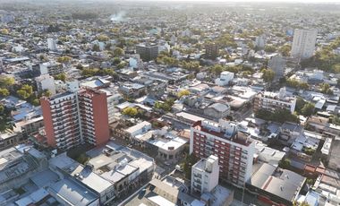 Departamento en Venta de 3 ambientes, balcón y lavadero. Pleno Centro Zarate