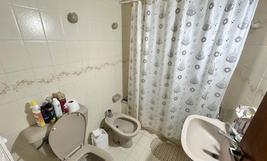 Departamento en Venta de 3 ambientes, balcón y lavadero. Pleno Centro Zarate