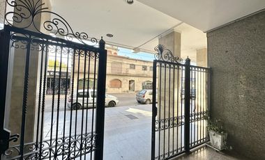 Departamento en Venta de 3 ambientes, balcón y lavadero. Pleno Centro Zarate