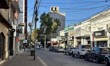 Departamento en Venta de 3 ambientes, balcón y lavadero. Pleno Centro Zarate