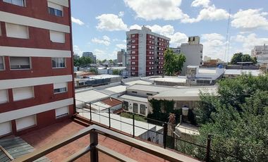 Departamento en Venta de 3 ambientes, balcón y lavadero. Pleno Centro Zarate