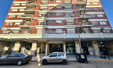 Departamento en Venta de 3 ambientes, balcón y lavadero. Pleno Centro Zarate