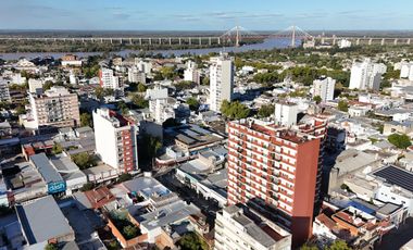 Departamento en Venta de 3 ambientes, balcón y lavadero. Pleno Centro Zarate