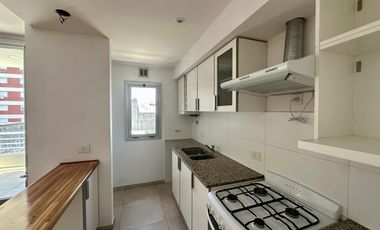 Departamento en Venta, 2 ambientes, balcón al frente con parrilla. Pleno Centro Zarate