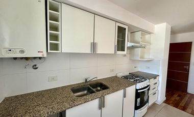 Departamento en Venta, 2 ambientes, balcón al frente con parrilla. Pleno Centro Zarate