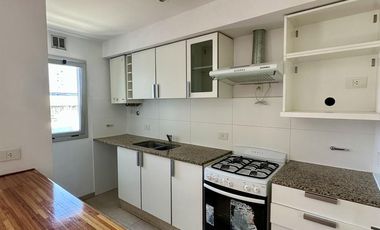 Departamento en Venta, 2 ambientes, balcón al frente con parrilla. Pleno Centro Zarate
