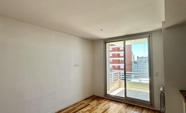 Departamento en Venta, 2 ambientes, balcón al frente con parrilla. Pleno Centro Zarate