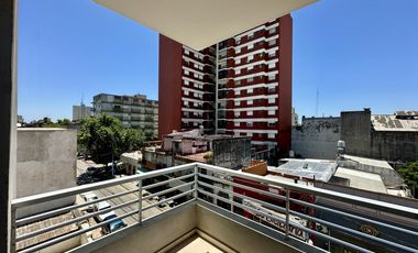 Departamento en Venta, 2 ambientes, balcón al frente con parrilla. Pleno Centro Zarate