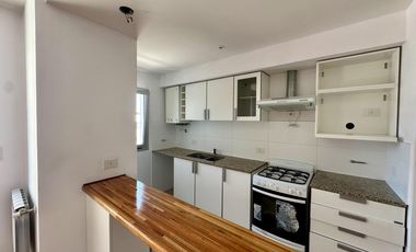 Departamento en Venta, 2 ambientes, balcón al frente con parrilla. Pleno Centro Zarate