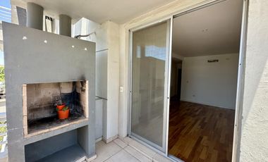 Departamento en Venta, 2 ambientes, balcón al frente con parrilla. Pleno Centro Zarate