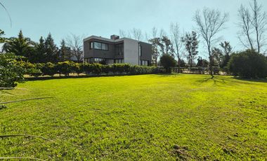 Terreno en Los Pasos del Jockey 1 con posibilidad de lindero