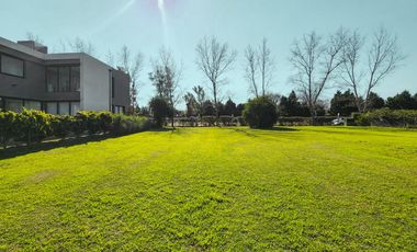 Terreno en Los Pasos del Jockey 1 con posibilidad de lindero