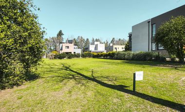 Terreno en Los Pasos del Jockey 1 con posibilidad de lindero