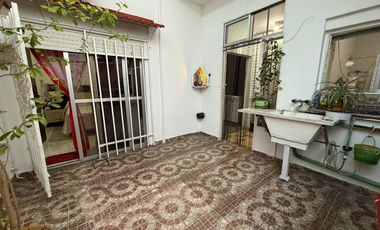 CASA MAS DEPTO ATRAS DE DOS AMBIENTES VENTA EN BENITO PEREZ GALDOS 1513 (VALENTIN ALSINA)