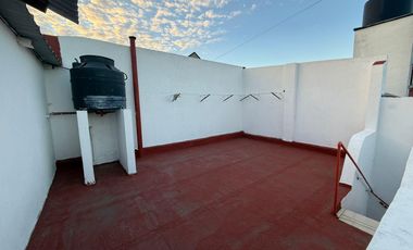 CASA MAS DEPTO ATRAS DE DOS AMBIENTES VENTA EN BENITO PEREZ GALDOS 1513 (VALENTIN ALSINA)
