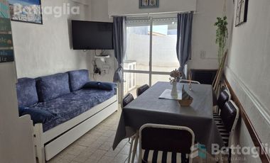 Tres ambientes con cochera cubierta a metros del mar