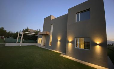 Casa en barrio cerrado
