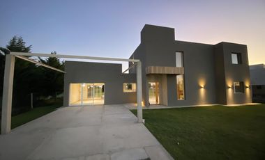 Casa en barrio cerrado