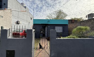 Casa en venta Malvinas Argentinas a reciclar 3 ambientes