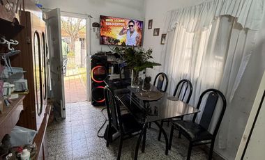 Casa en venta Malvinas Argentinas a reciclar 3 ambientes