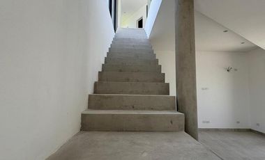 Casa en venta en rotonda con vista a la laguna | Área 11, San Sebastián, Loma Verde, Zelaya, Escobar