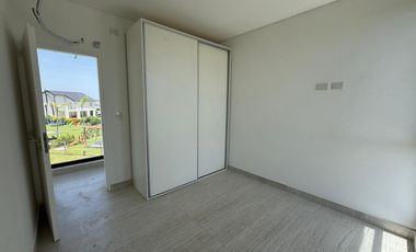 Casa en venta en rotonda con vista a la laguna | Área 11, San Sebastián, Loma Verde, Zelaya, Escobar