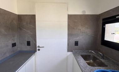 Casa en venta en rotonda con vista a la laguna | Área 11, San Sebastián, Loma Verde, Zelaya, Escobar