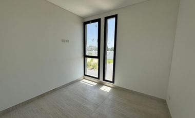 Casa en venta en rotonda con vista a la laguna | Área 11, San Sebastián, Loma Verde, Zelaya, Escobar