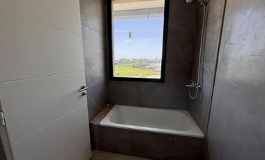 Casa en venta en rotonda con vista a la laguna | Área 11, San Sebastián, Loma Verde, Zelaya, Escobar