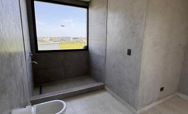 Casa en venta en rotonda con vista a la laguna | Área 11, San Sebastián, Loma Verde, Zelaya, Escobar