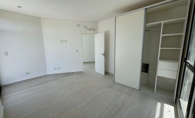 Casa en venta en rotonda con vista a la laguna | Área 11, San Sebastián, Loma Verde, Zelaya, Escobar