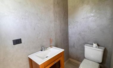 Casa en venta en rotonda con vista a la laguna | Área 11, San Sebastián, Loma Verde, Zelaya, Escobar