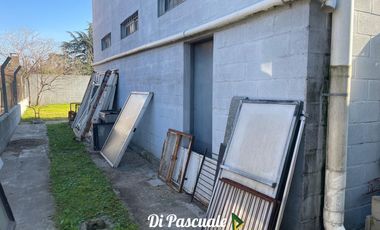 VENTA Local con Galpon de 327 m2 en 2 Plantas sobre Avenida Victorica - Moreno Norte