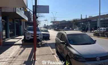 VENTA Local con Galpon de 327 m2 en 2 Plantas sobre Avenida Victorica - Moreno Norte