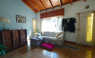 CASA EN PH VENTA 3 AMB EN CEFERINO NAMUNCURA 3642 (REMEDIOS DE ESCALADA)