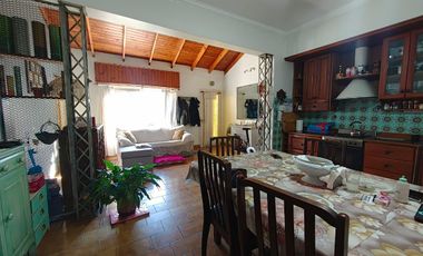CASA EN PH VENTA 3 AMB EN CEFERINO NAMUNCURA 3642 (REMEDIOS DE ESCALADA)