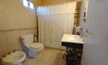 CASA EN PH VENTA 3 AMB EN CEFERINO NAMUNCURA 3642 (REMEDIOS DE ESCALADA)