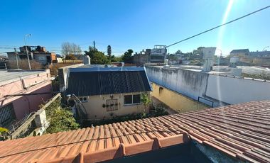 CASA EN PH VENTA 3 AMB EN CEFERINO NAMUNCURA 3642 (REMEDIOS DE ESCALADA)