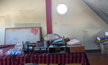 Casa de 3 plantas con local comercial en Moron