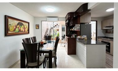Casa de dos pisos en venta | Santa Ana - Palmira