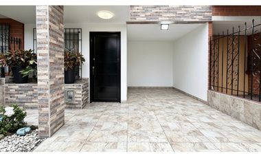 Casa de dos pisos en venta | Santa Ana - Palmira