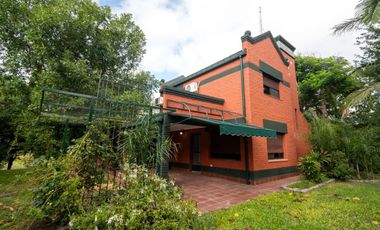 CASA QUINTA EN UBAJAY CON PARQUE A LA LAGUNA
