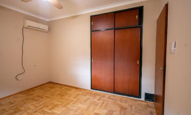 CASA QUINTA EN UBAJAY CON PARQUE A LA LAGUNA