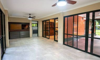 CASA QUINTA EN UBAJAY CON PARQUE A LA LAGUNA