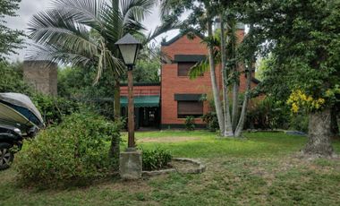 CASA QUINTA EN UBAJAY CON PARQUE A LA LAGUNA