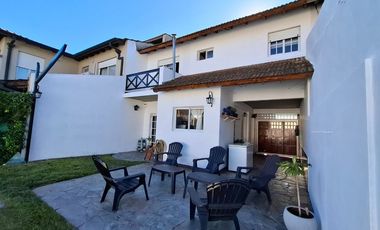 DUPLEX 4 AMBIENTES VENTA BARRIO LOS ROBLES BURZACO