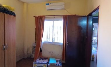 VENTA CASA 3 AMB C/QUINCHO + DPTO 2 AMB .LIBERTAD