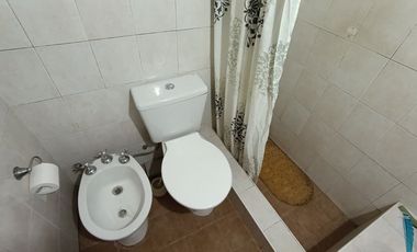 VENTA CASA 3 AMB C/QUINCHO + DPTO 2 AMB .LIBERTAD