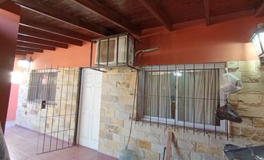 VENTA CASA 3 AMB C/QUINCHO + DPTO 2 AMB .LIBERTAD