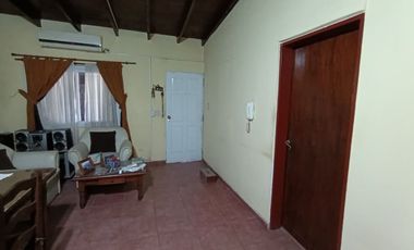 VENTA CASA 3 AMB C/QUINCHO + DPTO 2 AMB .LIBERTAD
